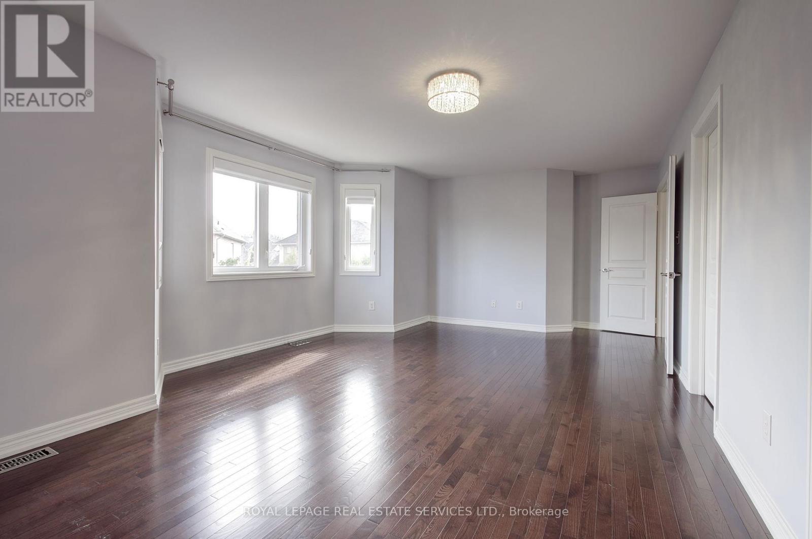 393 Burloak Drive, Oakville, Ontario  L6L 6W8 - Photo 20 - W12159343