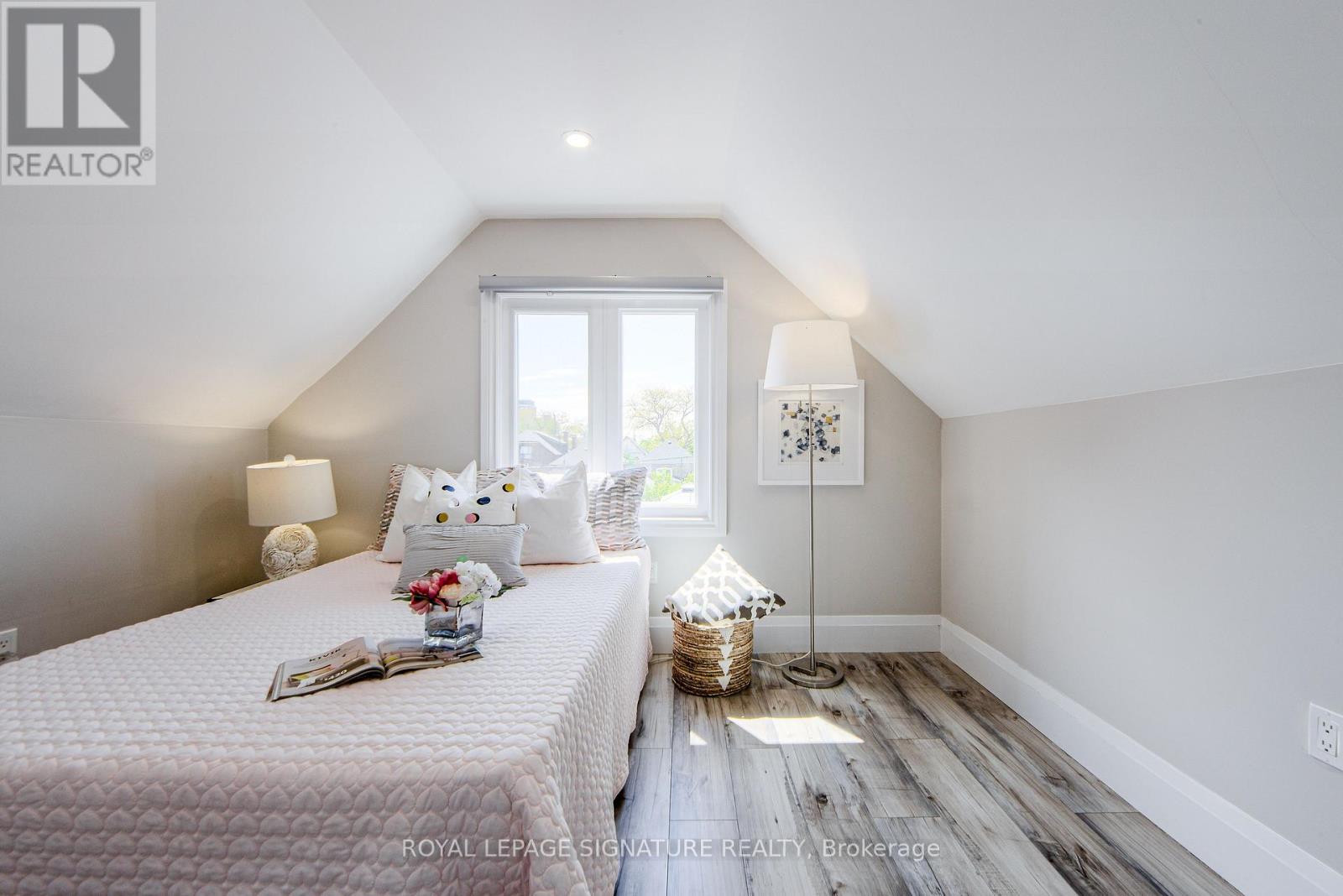 19 Schell Avenue, Toronto (Briar Hill-Belgravia), Ontario  M6E 2S7 - Photo 14 - W12159368
