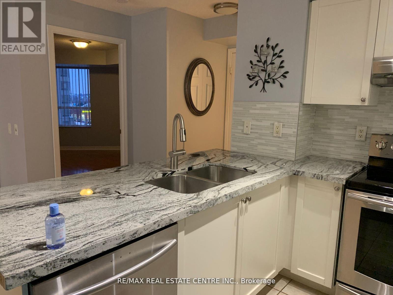 821 - 25 Kingsbridge Garden Circle, Mississauga, Ontario  L5R 4B1 - Photo 21 - W12159379