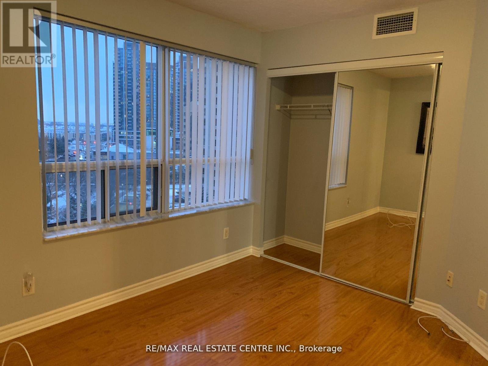 821 - 25 Kingsbridge Garden Circle, Mississauga, Ontario  L5R 4B1 - Photo 23 - W12159379