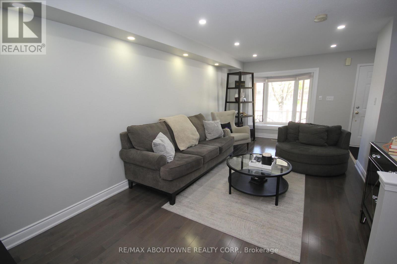 2504 Postmaster Drive, Oakville, Ontario  L6M 5A8 - Photo 3 - W12159473