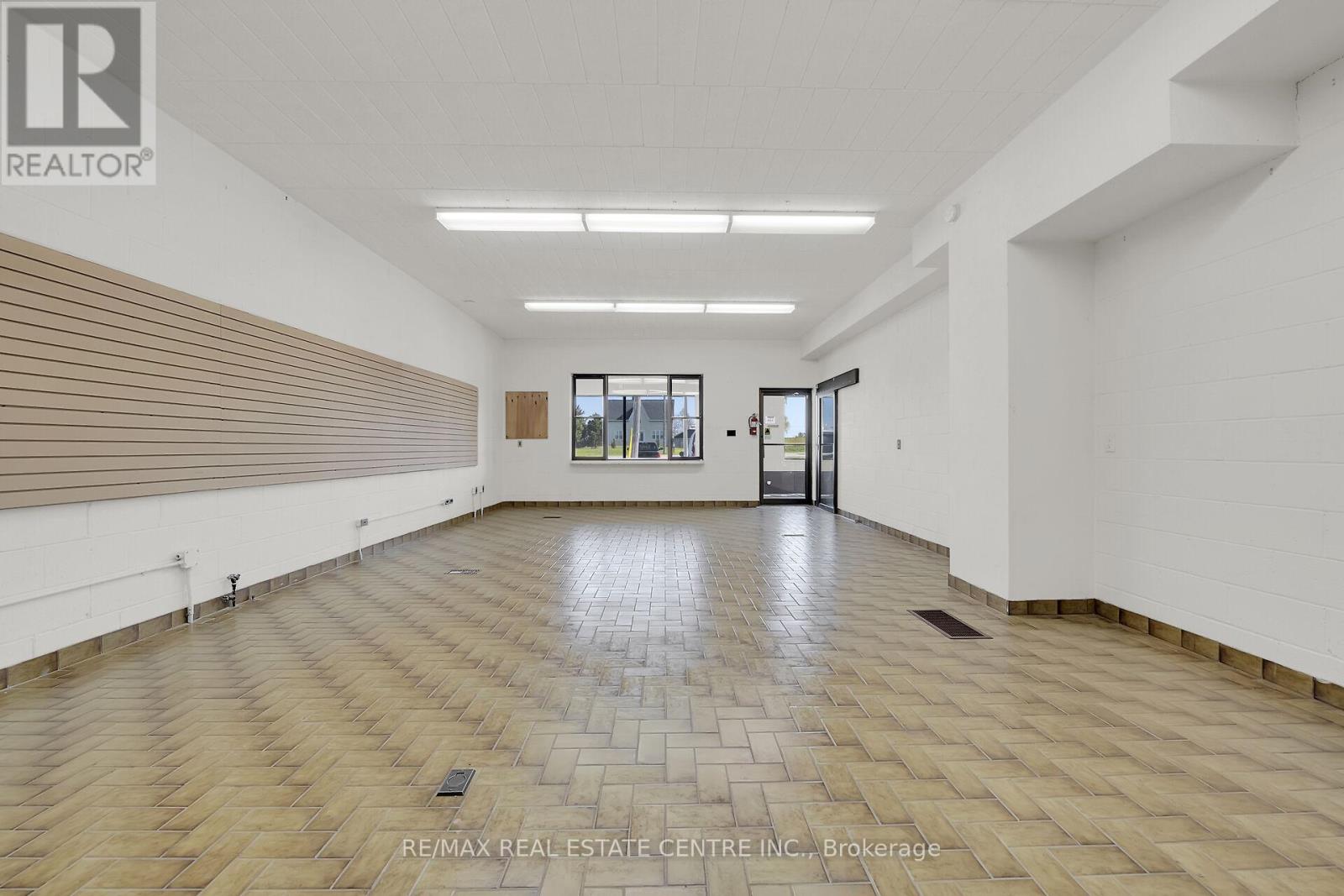8268 Highway No 20 Highway, Grimsby, Ontario  L0R 2A0 - Photo 15 - X12159342