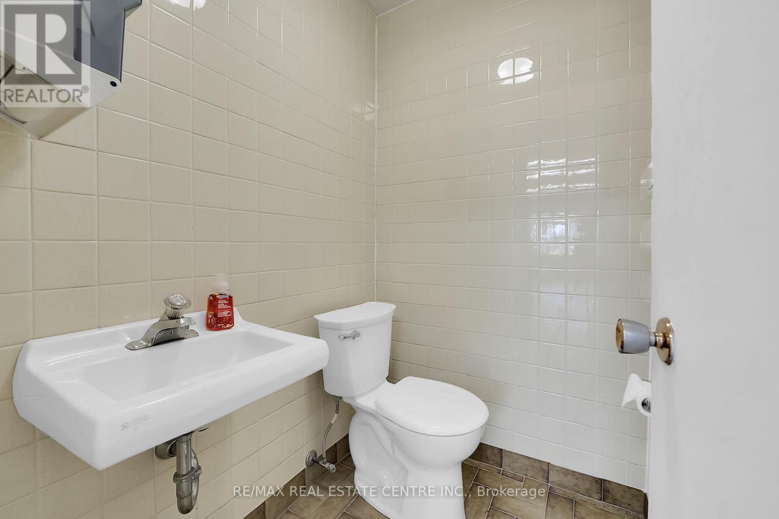 8268 Highway No 20 Highway, Grimsby, Ontario  L0R 2A0 - Photo 19 - X12159342