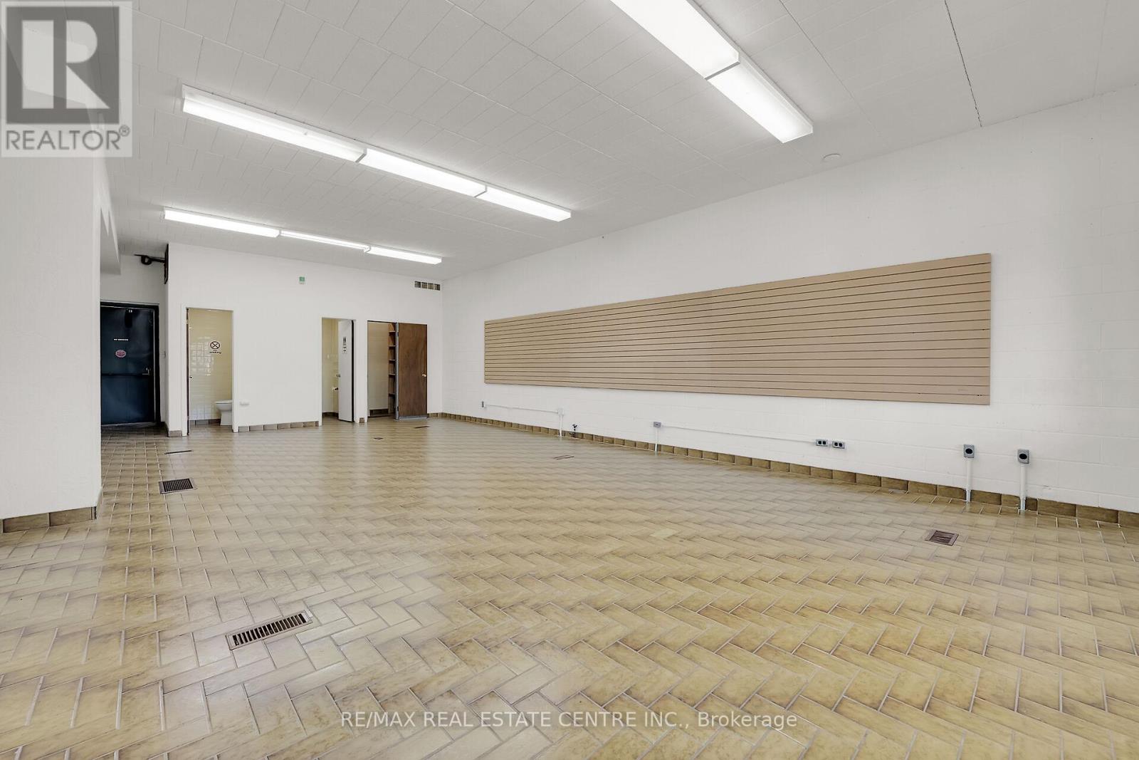 8268 Highway No 20 Highway, Grimsby, Ontario  L0R 2A0 - Photo 9 - X12159342