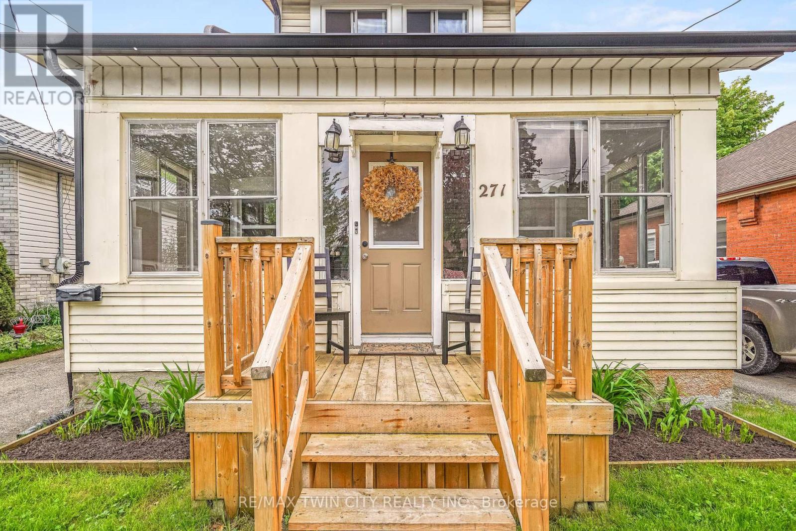 271 Grey Street, Brantford, Ontario  N3S 4W9 - Photo 4 - X12159446