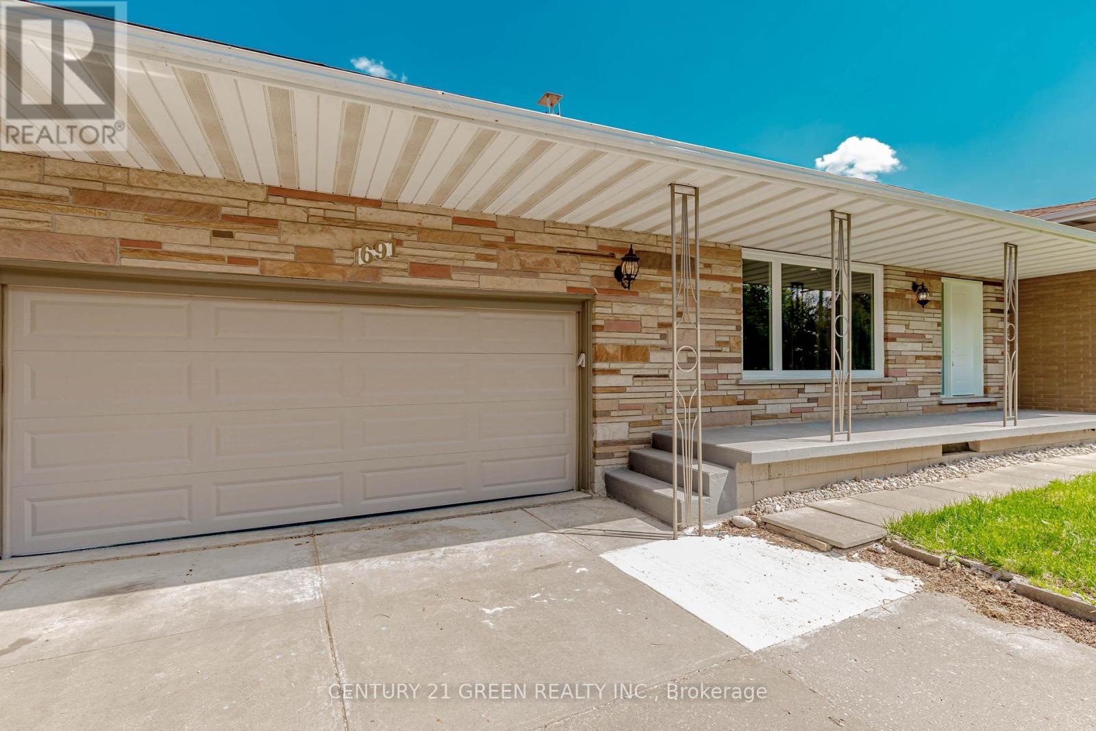 1691 Glancaster Road, Hamilton, Ontario  L0R 1W0 - Photo 2 - X12159452