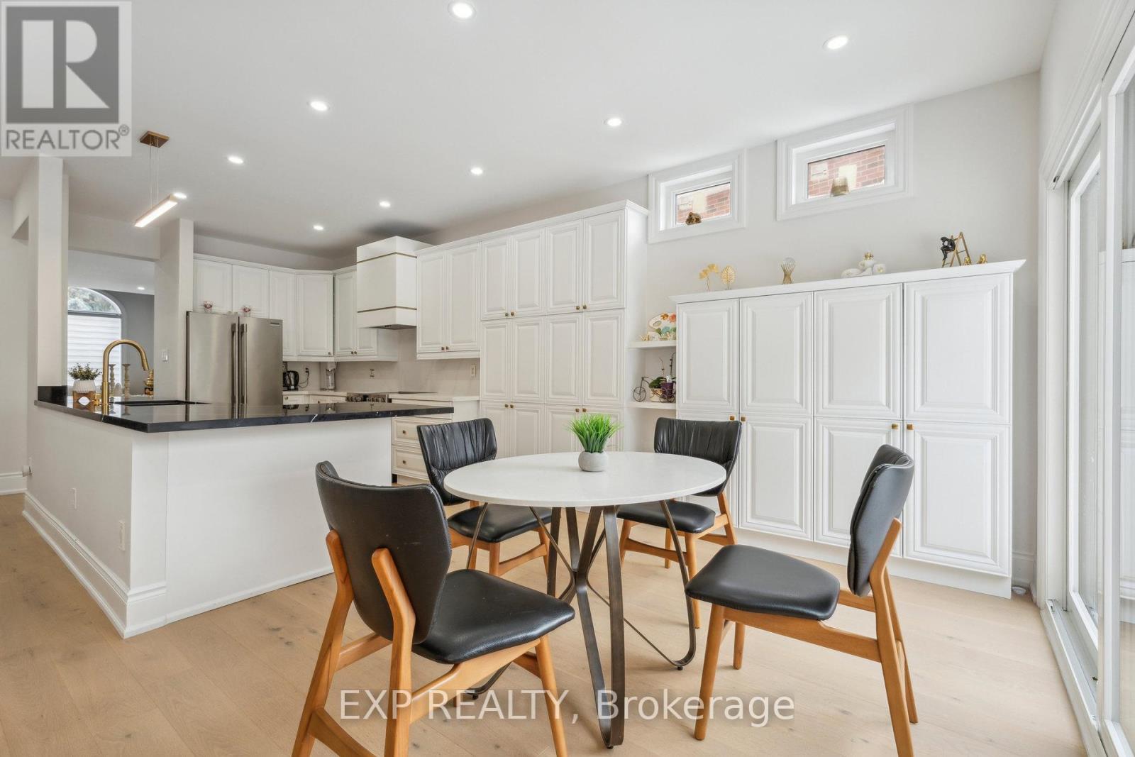 712 Foxcroft Boulevard, Newmarket, Ontario  L3X 1N2 - Photo 13 - N12087062