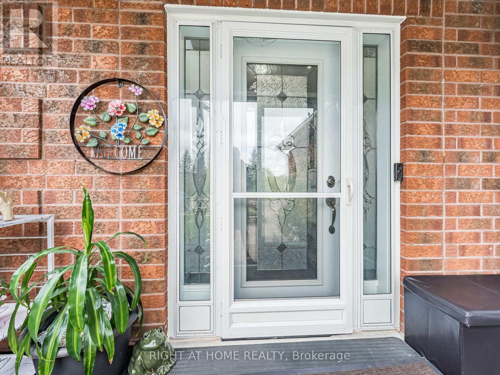28 West Side Drive, Clarington, Ontario  L1C 4Y8 - Photo 8 - E12131806
