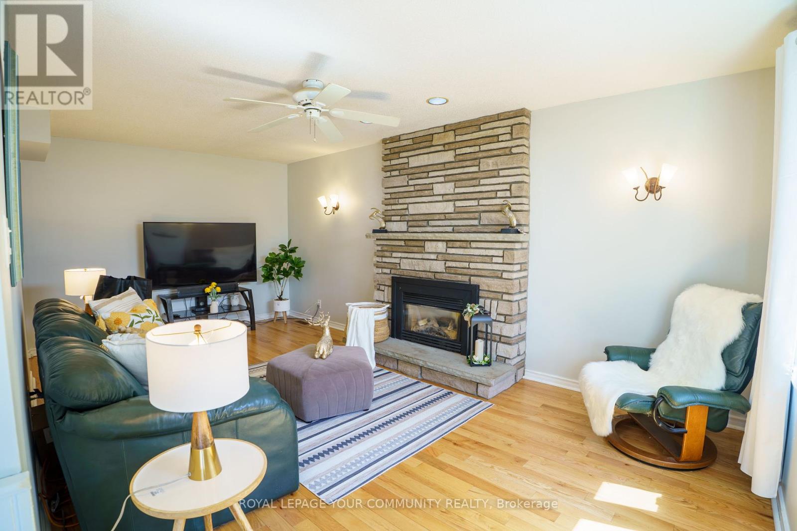 6 Oakmeadow Boulevard, Georgina (Keswick South), Ontario  L4P 3L1 - Photo 8 - N12159466