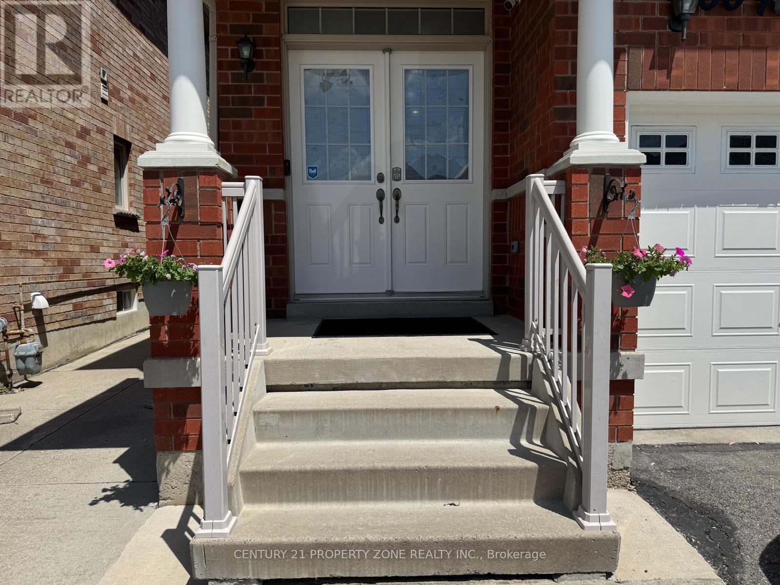 56 Attview Crescent, Brampton, Ontario  L6P 2R5 - Photo 2 - W12157086