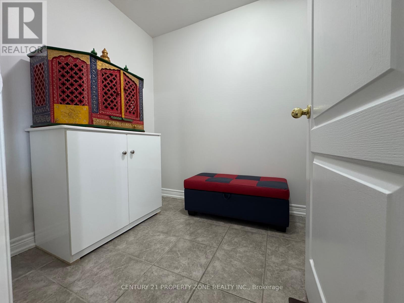 56 Attview Crescent, Brampton, Ontario  L6P 2R5 - Photo 12 - W12157086