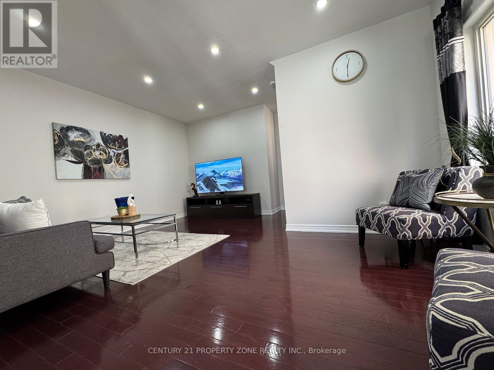56 Attview Crescent, Brampton, Ontario  L6P 2R5 - Photo 9 - W12157086