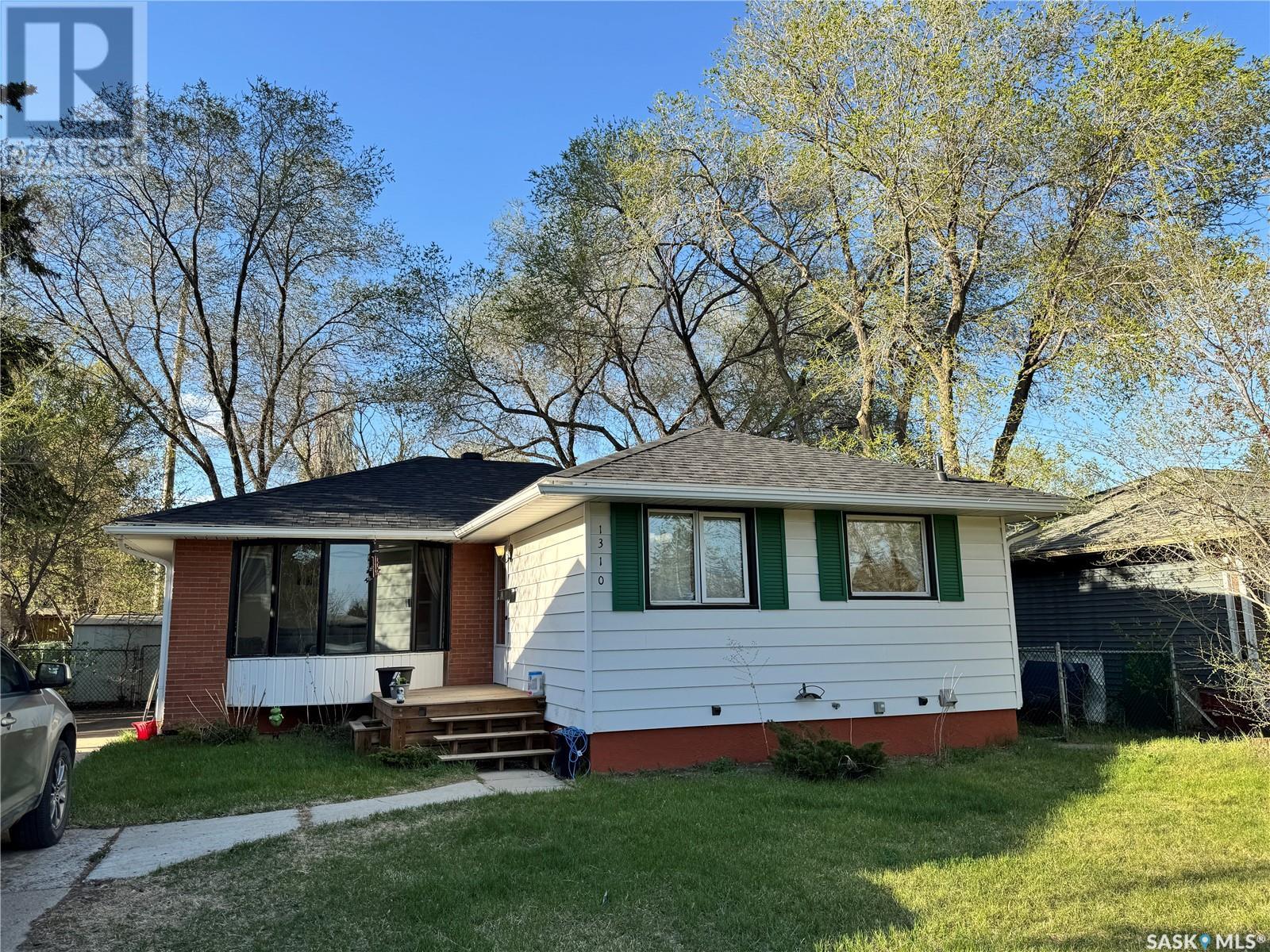 Property at 1310 33rd STREET W image 1