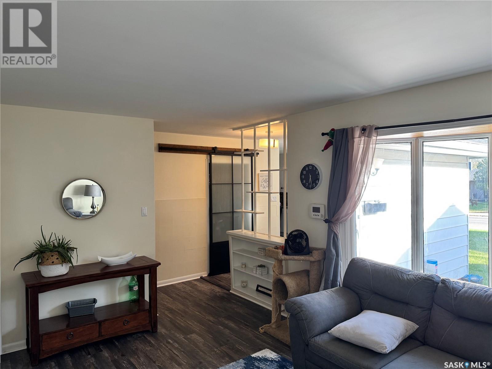 Property at 1310 33rd STREET W image 5