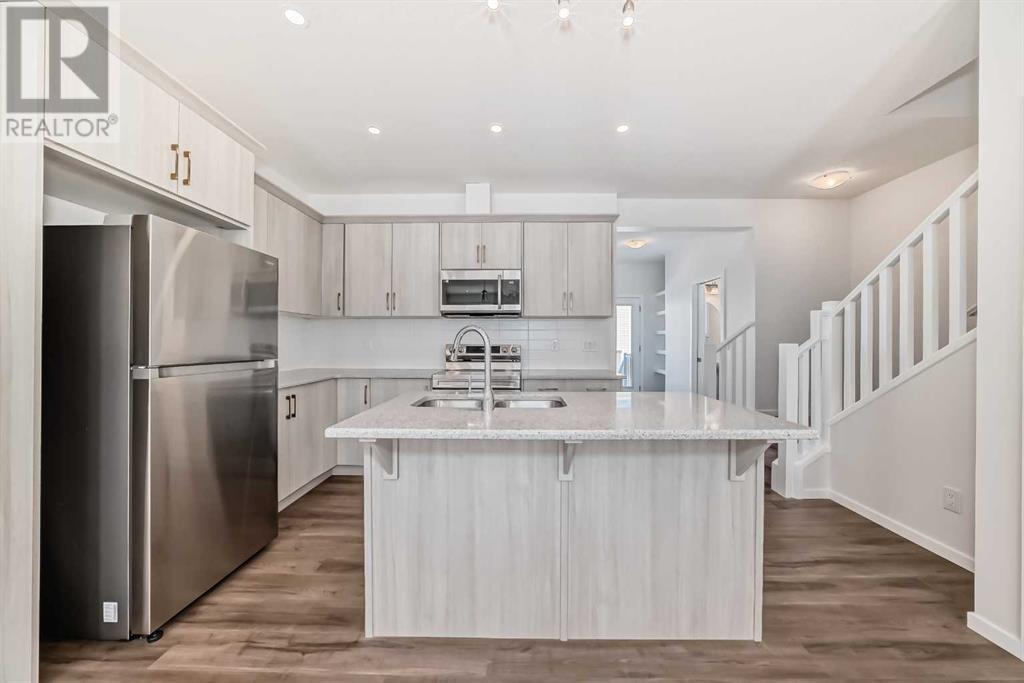 Property at 44 Yorkville Road SW image 3