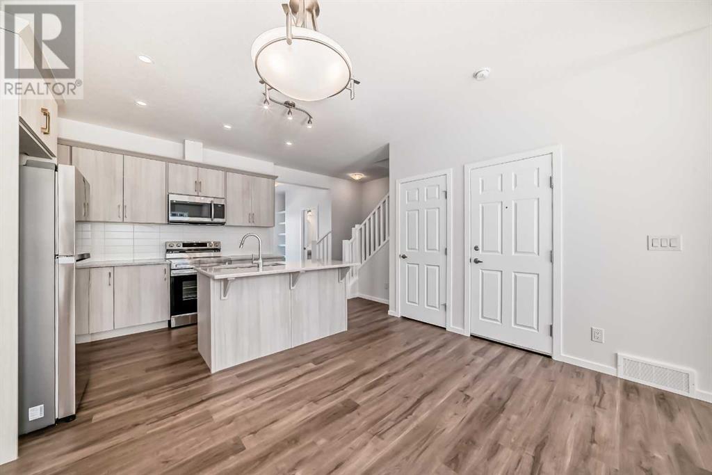 Property at 44 Yorkville Road SW image 4
