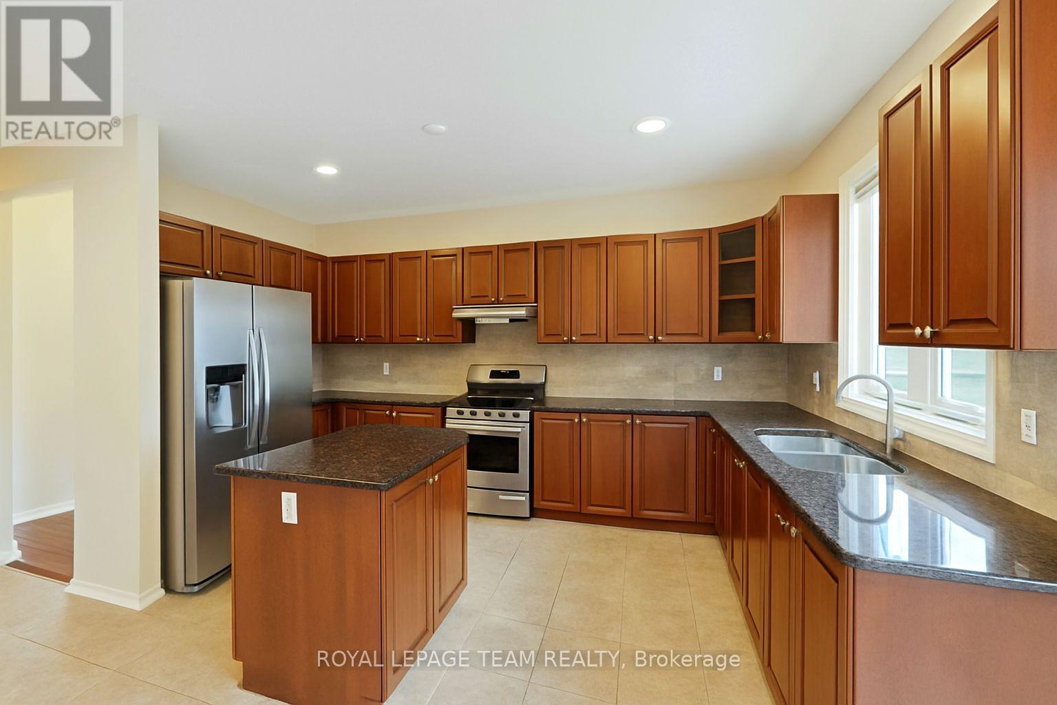 705 Clearbrook Drive, Ottawa, Ontario  K2J 5P1 - Photo 7 - X12097468