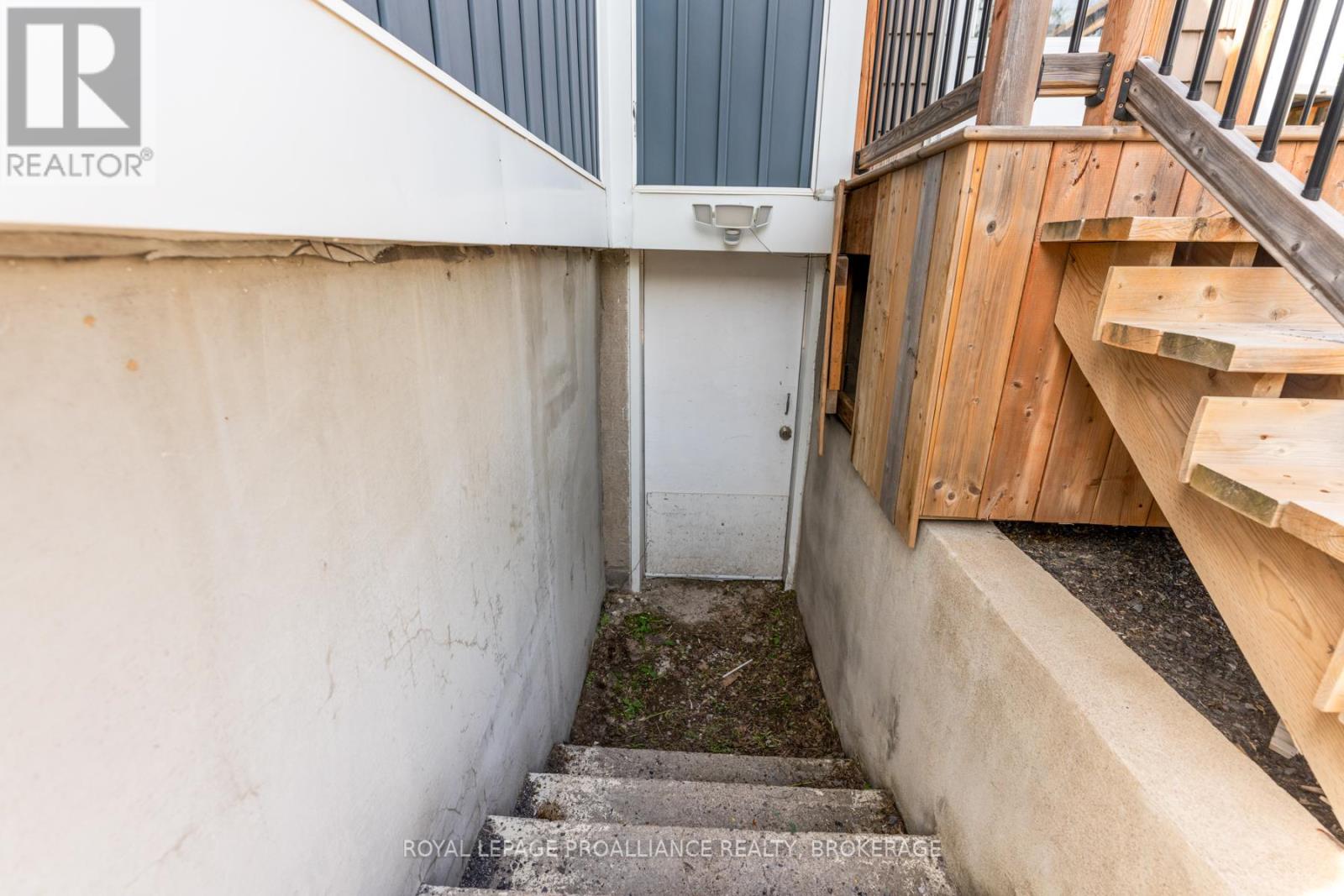 Property at 939 SYDENHAM ROAD image 4