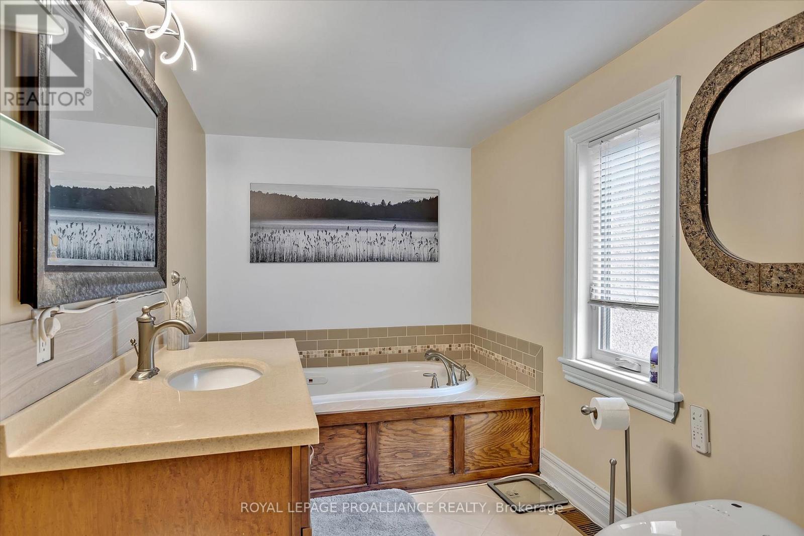 14 Burchat Street, Madawaska Valley, Ontario  K0J 1N0 - Photo 18 - X12159750