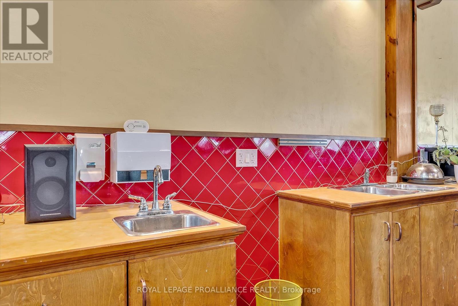 14 Burchat Street, Madawaska Valley, Ontario  K0J 1N0 - Photo 34 - X12159750