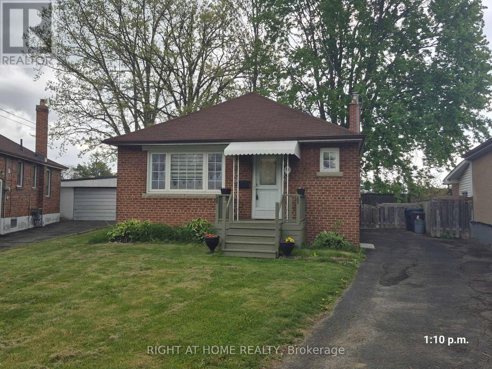 59 HOLLYDENE ROAD, Toronto, Ontario