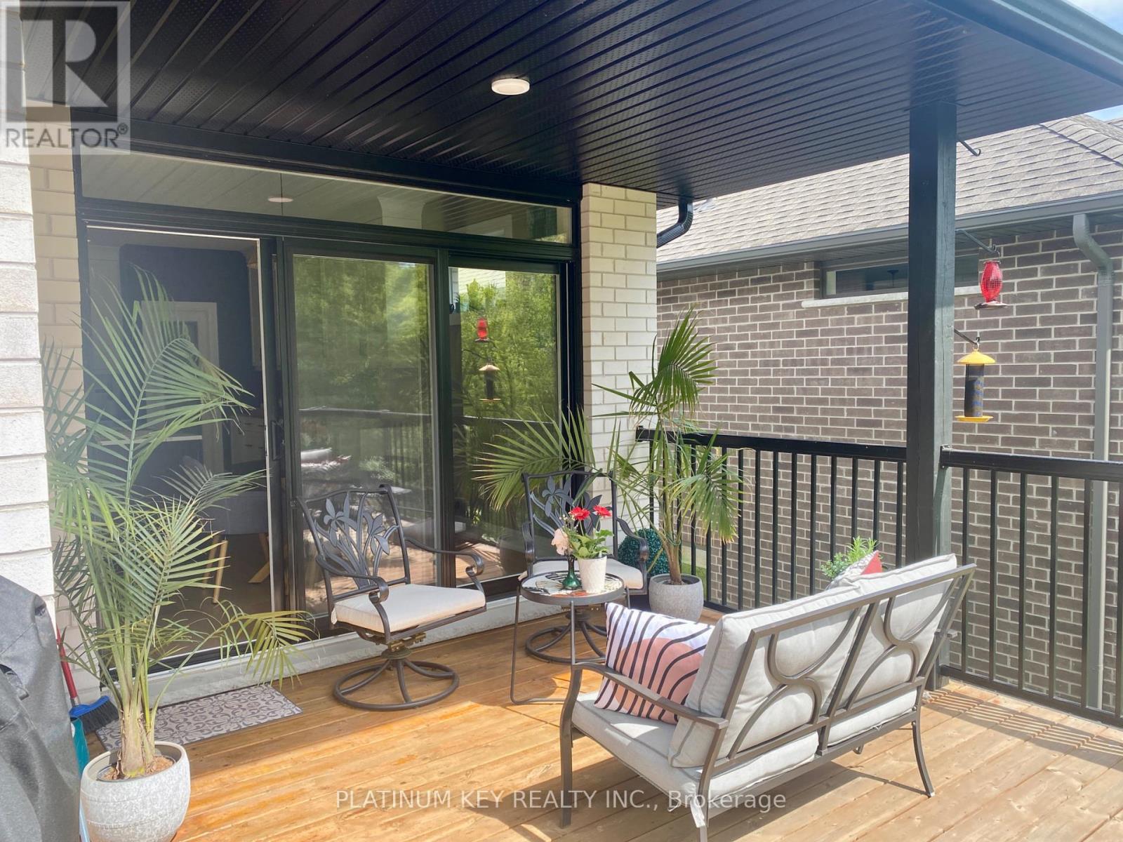 2119 Lockwood Crescent, Strathroy Caradoc (Ne), Ontario  N0L 1W0 - Photo 11 - X12159752