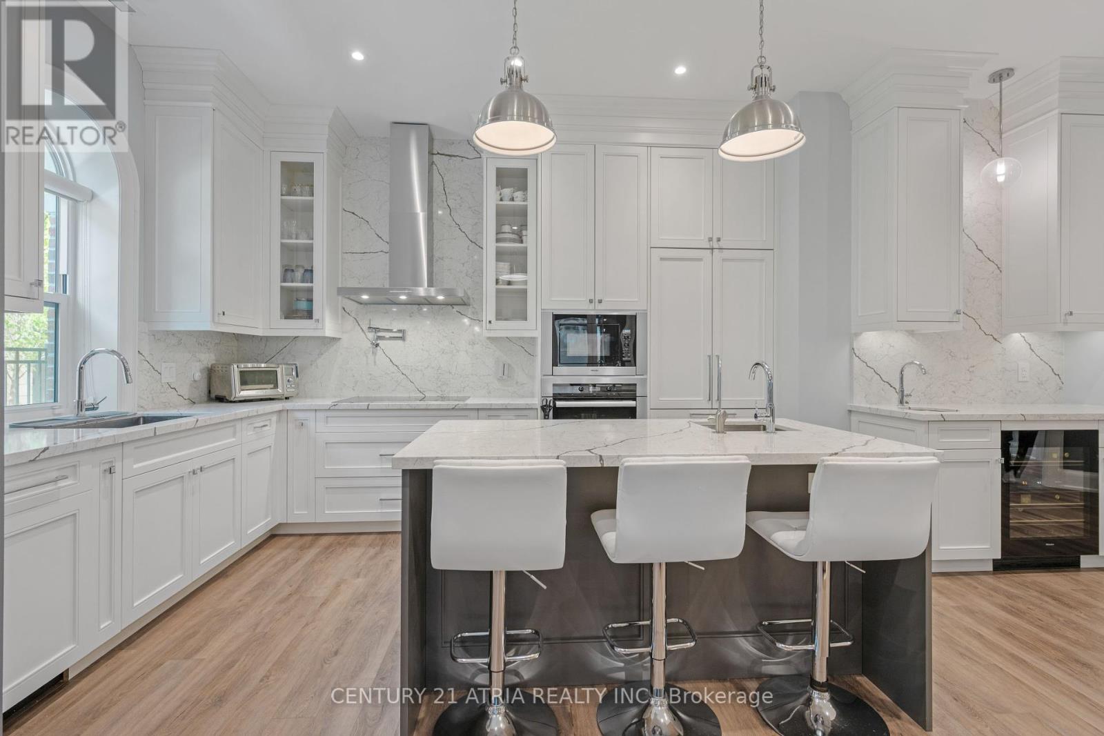 102 - 208 Main St Unionville, Markham, Ontario  L3R 6G8 - Photo 13 - N12155023