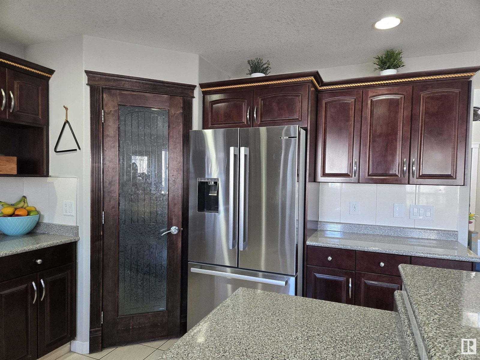 Property at 6002 55 AV image 4