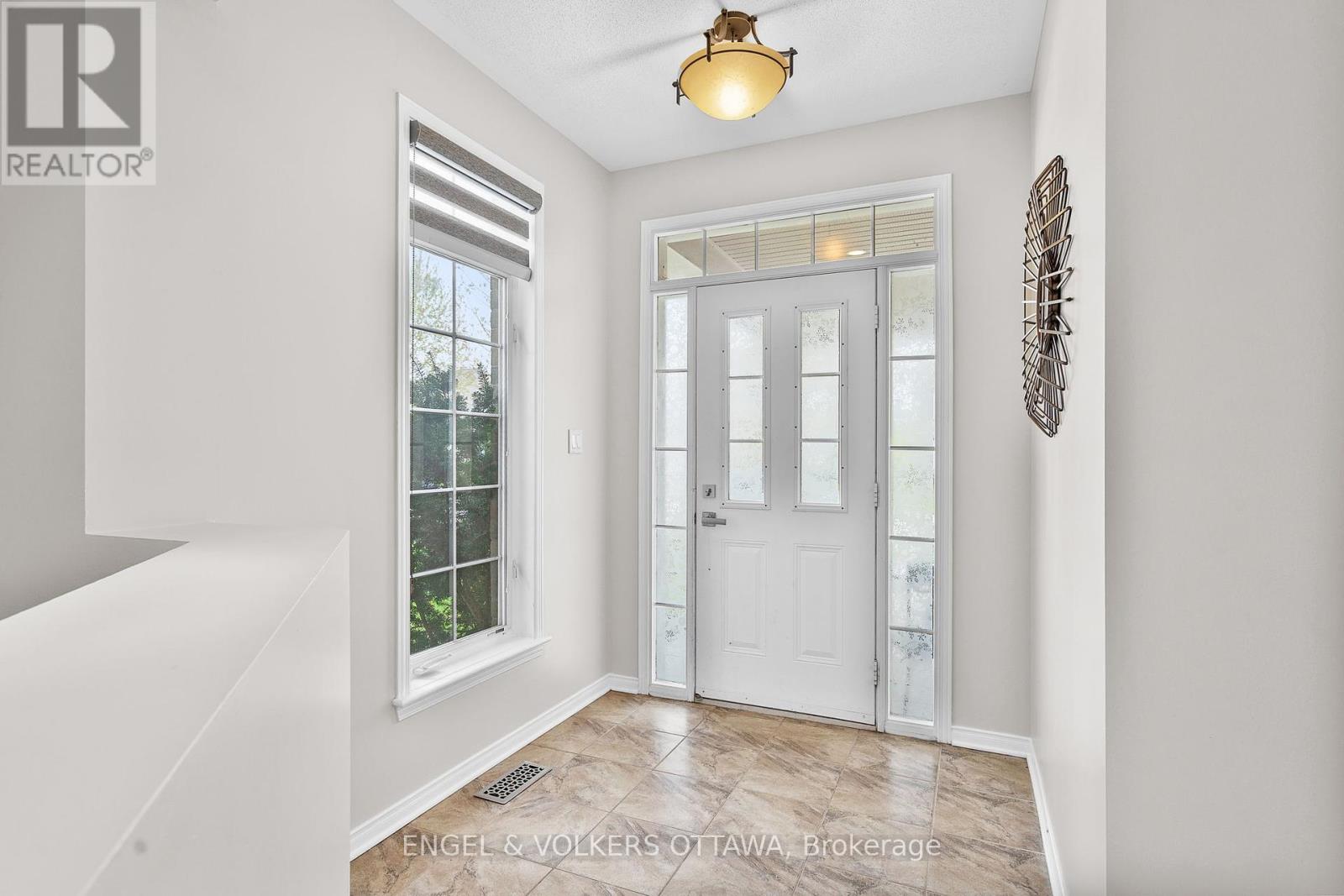 313 Lecanto Terrace, Ottawa, Ontario  K2J 0W8 - Photo 4 - X12159727