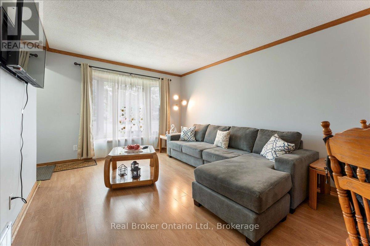 30 Rainbow Court, Welland, Ontario  L3C 6R4 - Photo 4 - X12159706