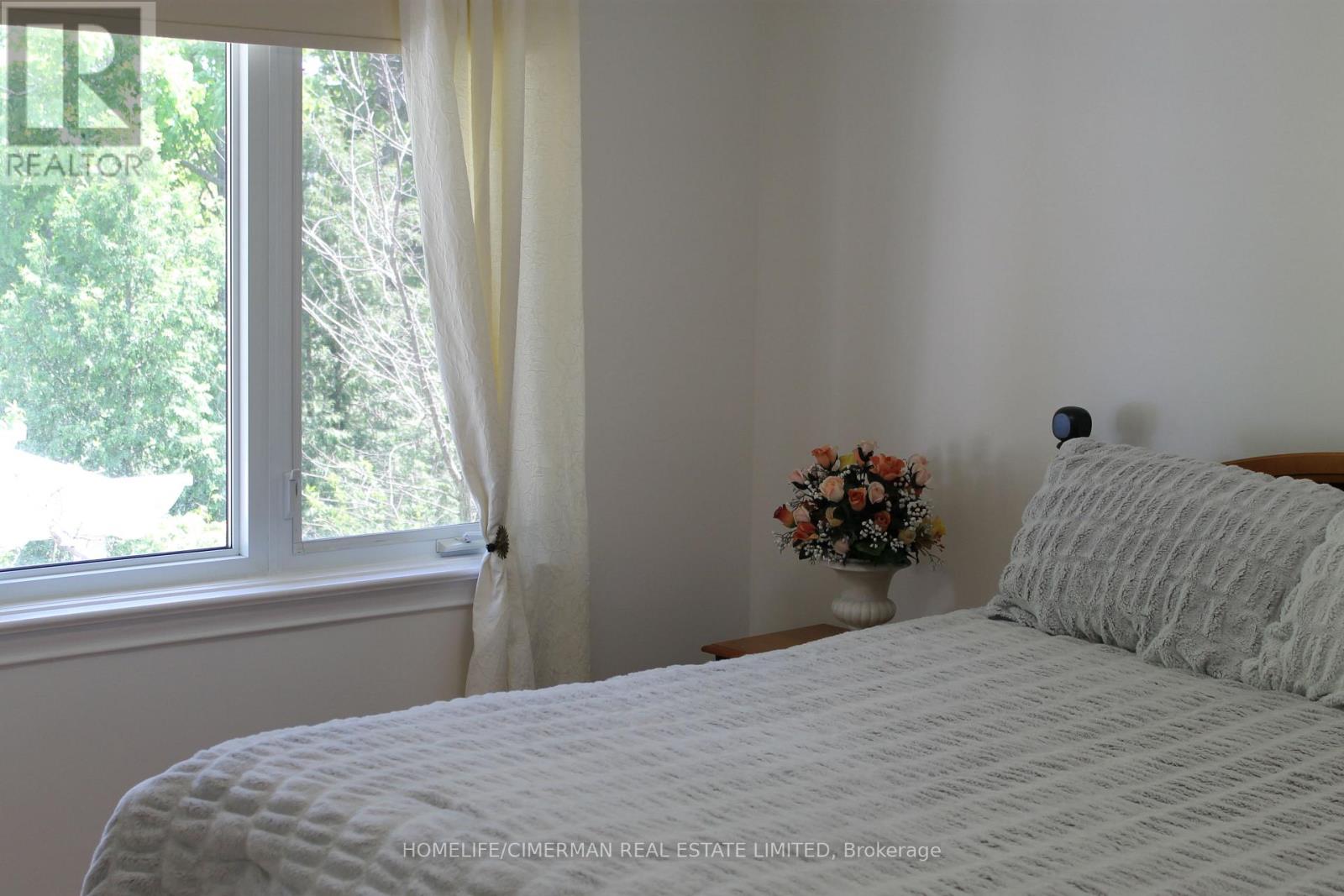 87 Flamborough Drive, Toronto, Ontario  M6M 2R8 - Photo 17 - W12159195