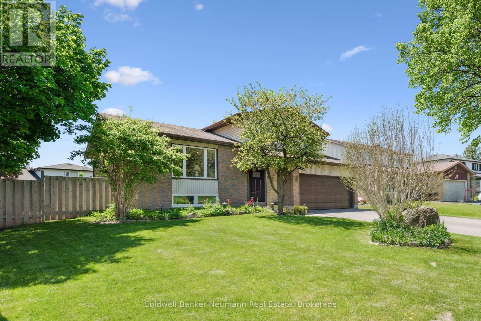 482 Gowland Crescent, Milton, Ontario  L9T 4E5 - Photo 4 - W12159598