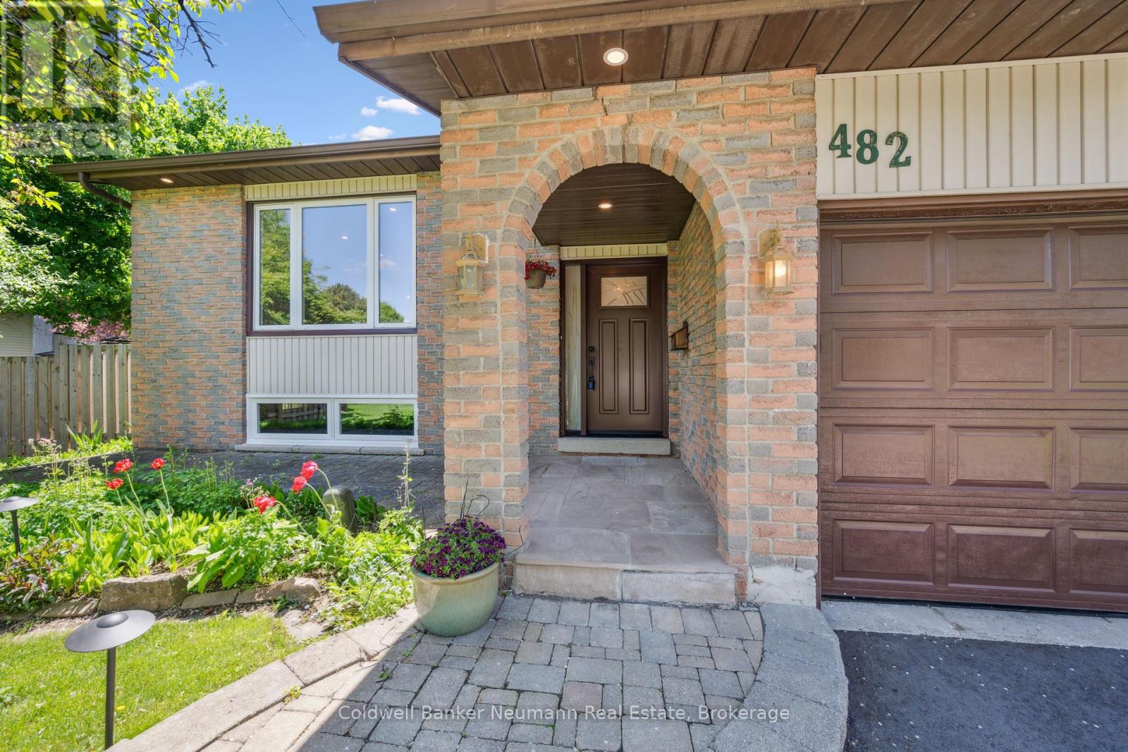 482 Gowland Crescent, Milton, Ontario  L9T 4E5 - Photo 5 - W12159598