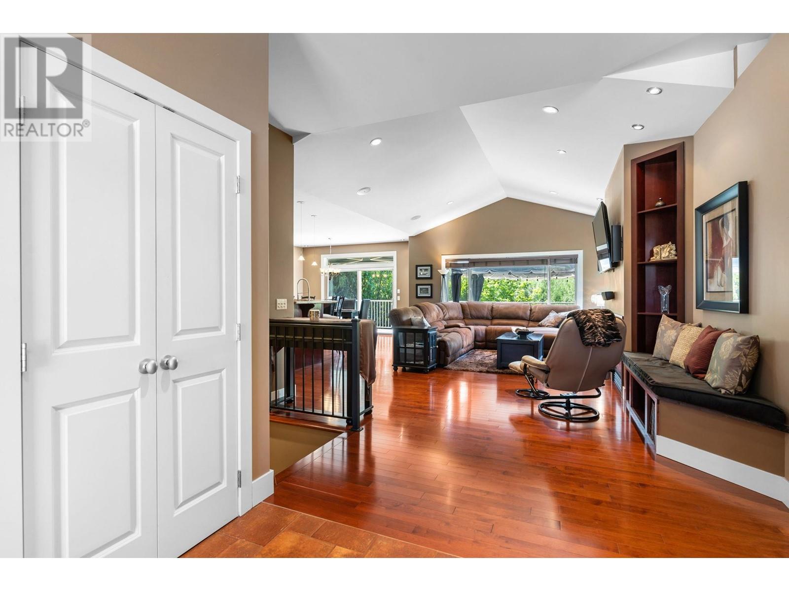 5200 Cobble Court, Kelowna, British Columbia  V1W 4Y8 - Photo 5 - 10348516
