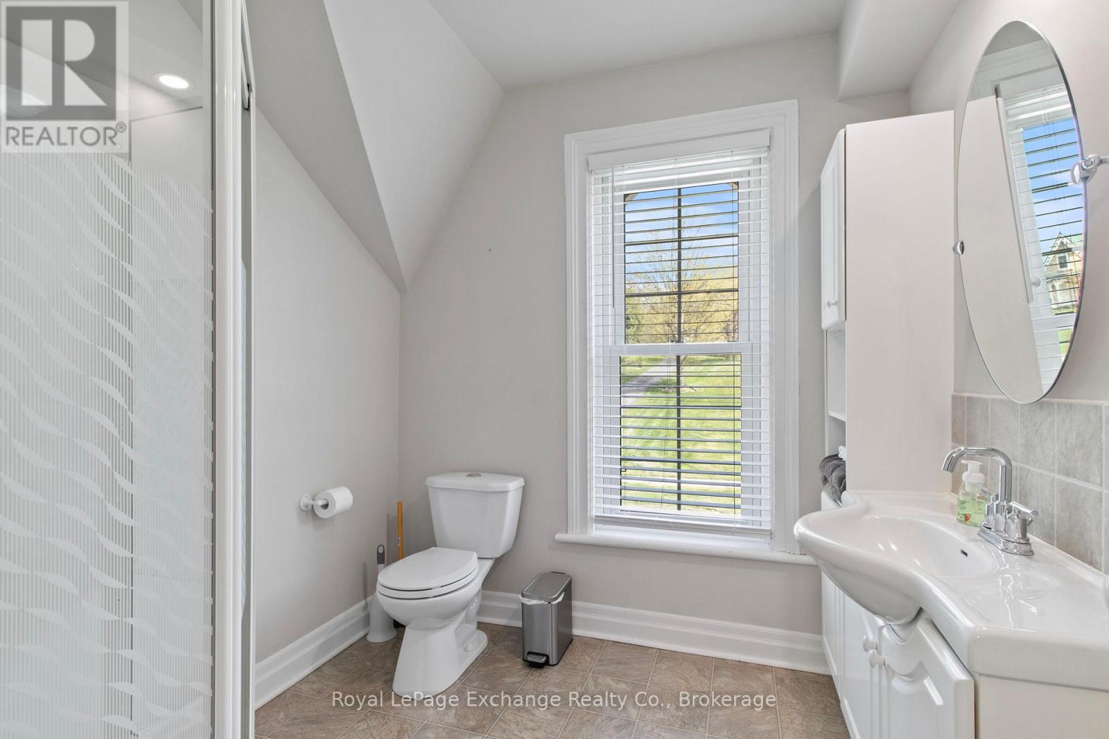 1180 Queen Street, Kincardine, Ontario  N2Z 1G5 - Photo 15 - X12159725