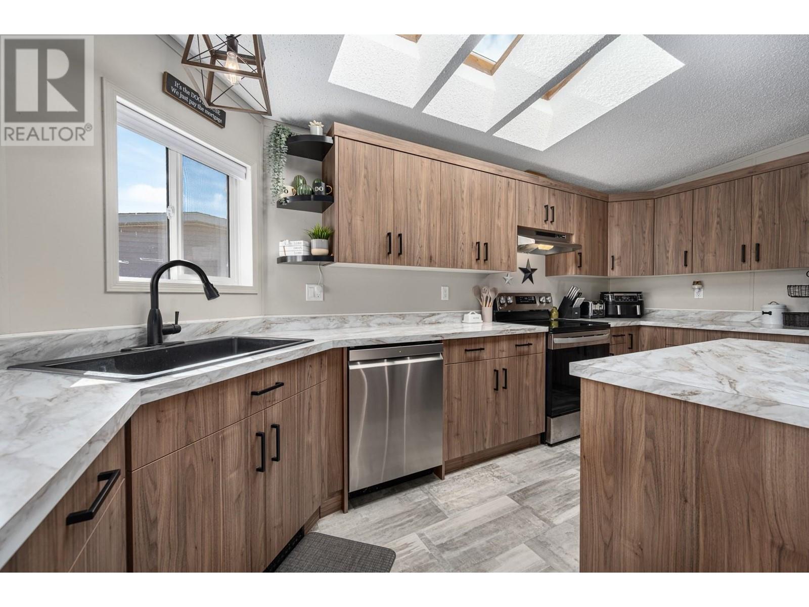 1245 Decamillis Road, Kamloops, British Columbia  V0E 2P0 - Photo 9 - 10348091