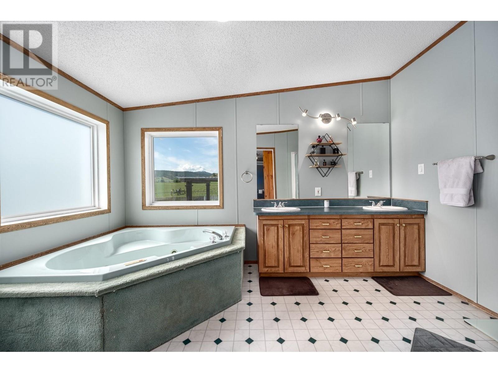 1245 Decamillis Road, Kamloops, British Columbia  V0E 2P0 - Photo 19 - 10348091