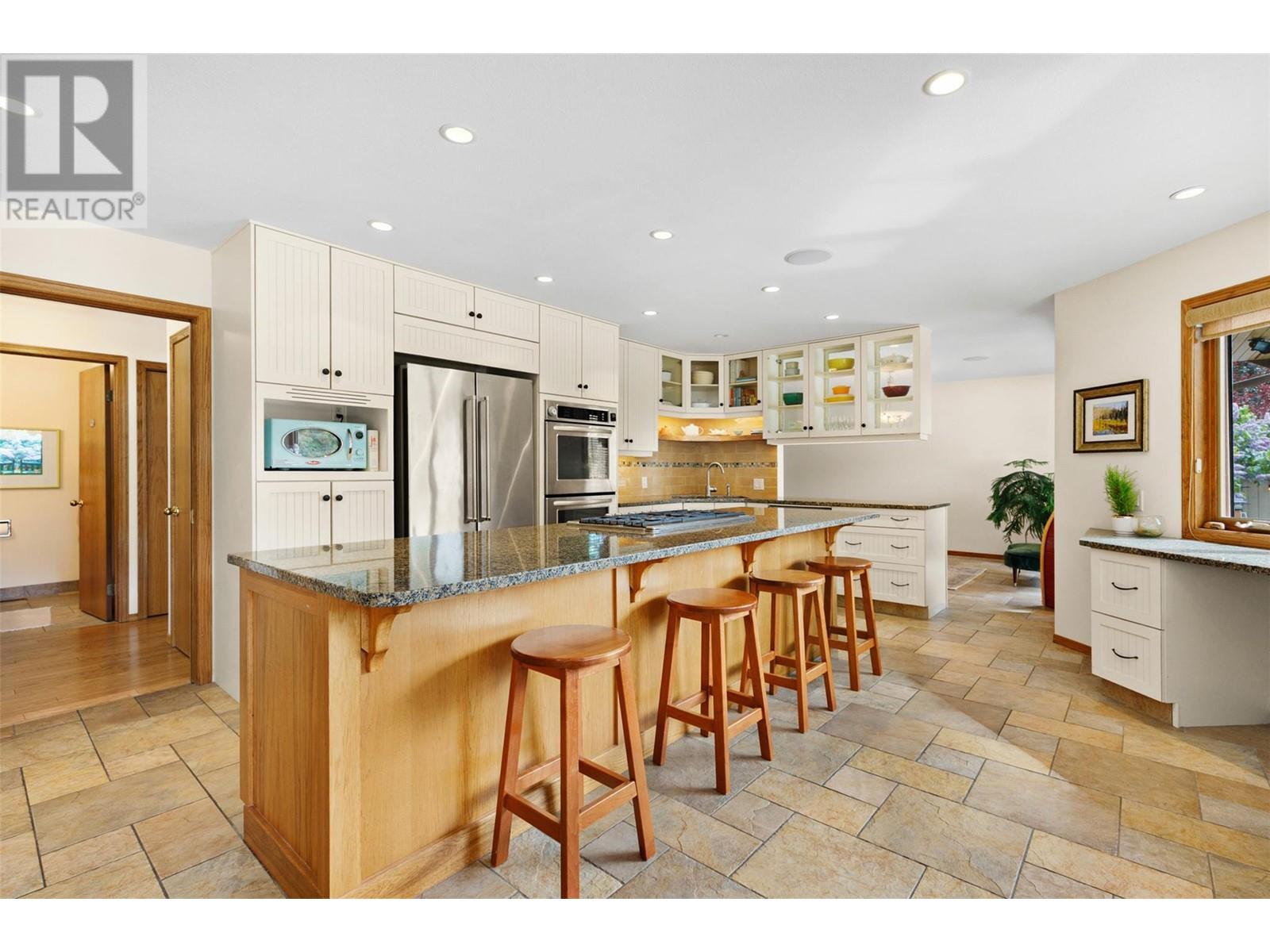 4350 Kensington Drive, Kelowna, British Columbia  V1W 2L8 - Photo 4 - 10347128