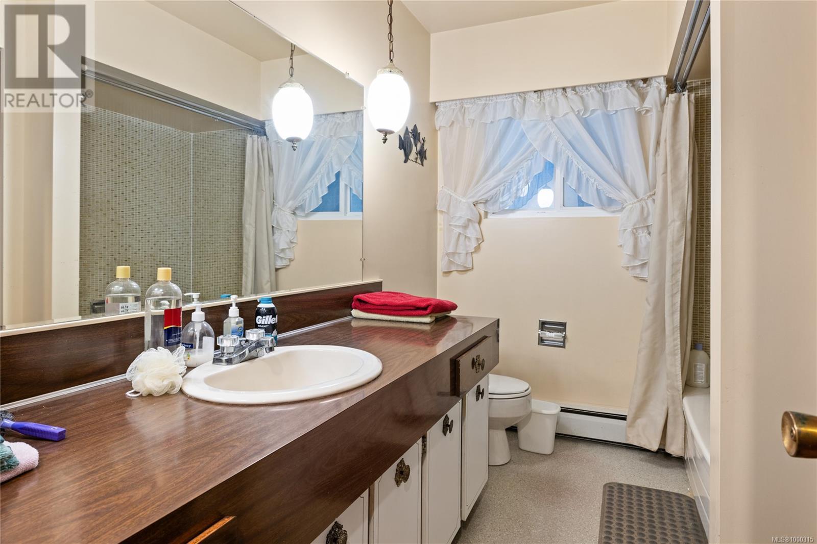 5611/5621 Hammond Bay Rd, Nanaimo, British Columbia  V9T 5N2 - Photo 8 - 1000315
