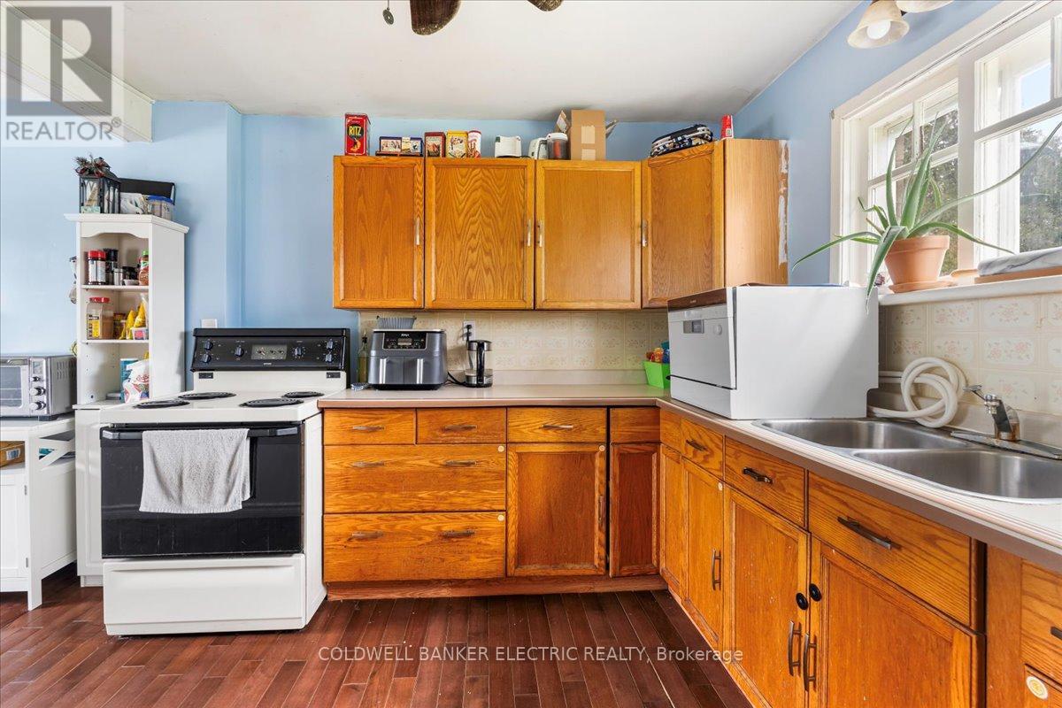 205 Wallace Street, Trent Hills, Ontario K0L 1L0 - Photo 16 - X12154988