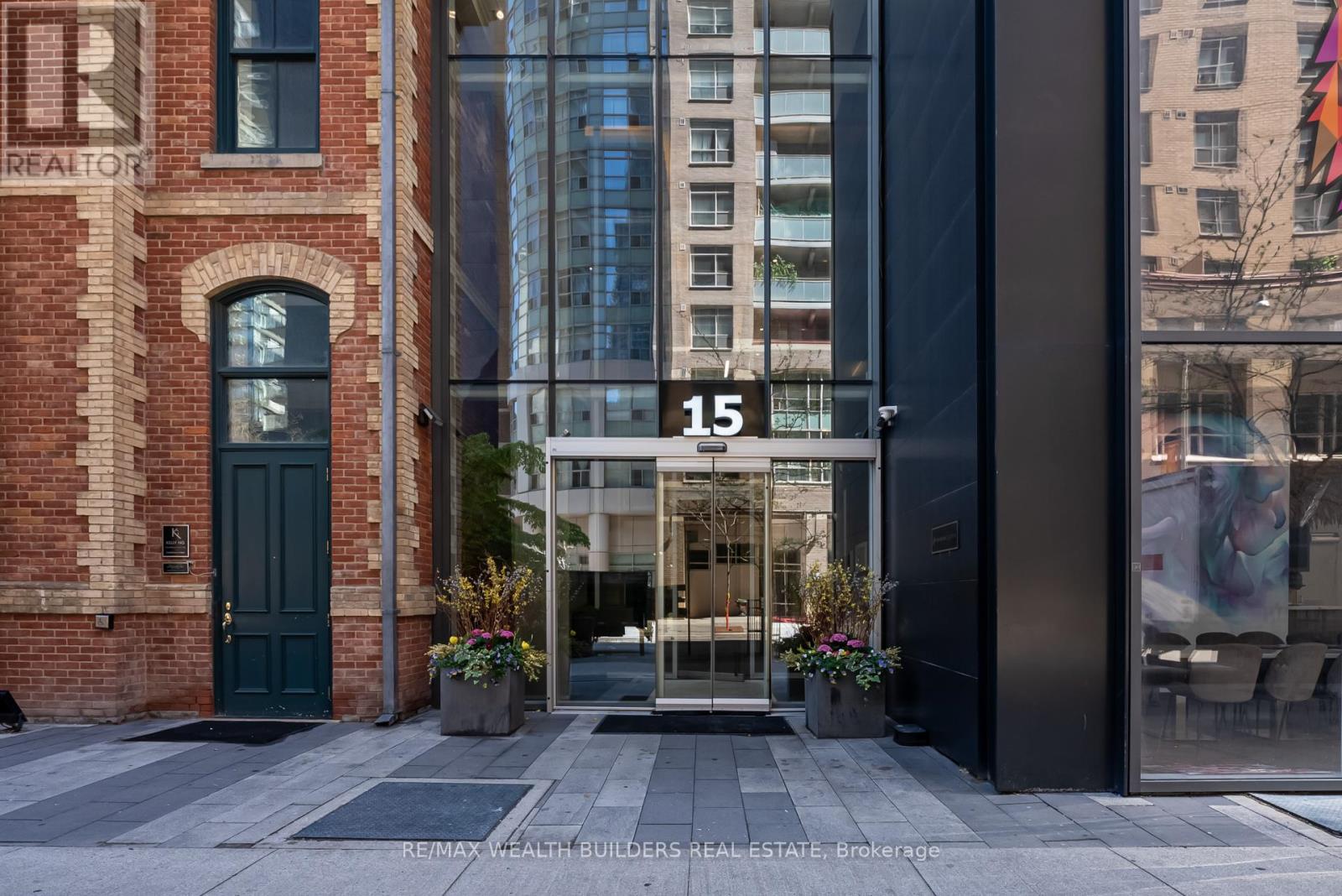 1410 - 15 Grenville Street, Toronto, Ontario  M4Y 1A1 - Photo 3 - C12159507