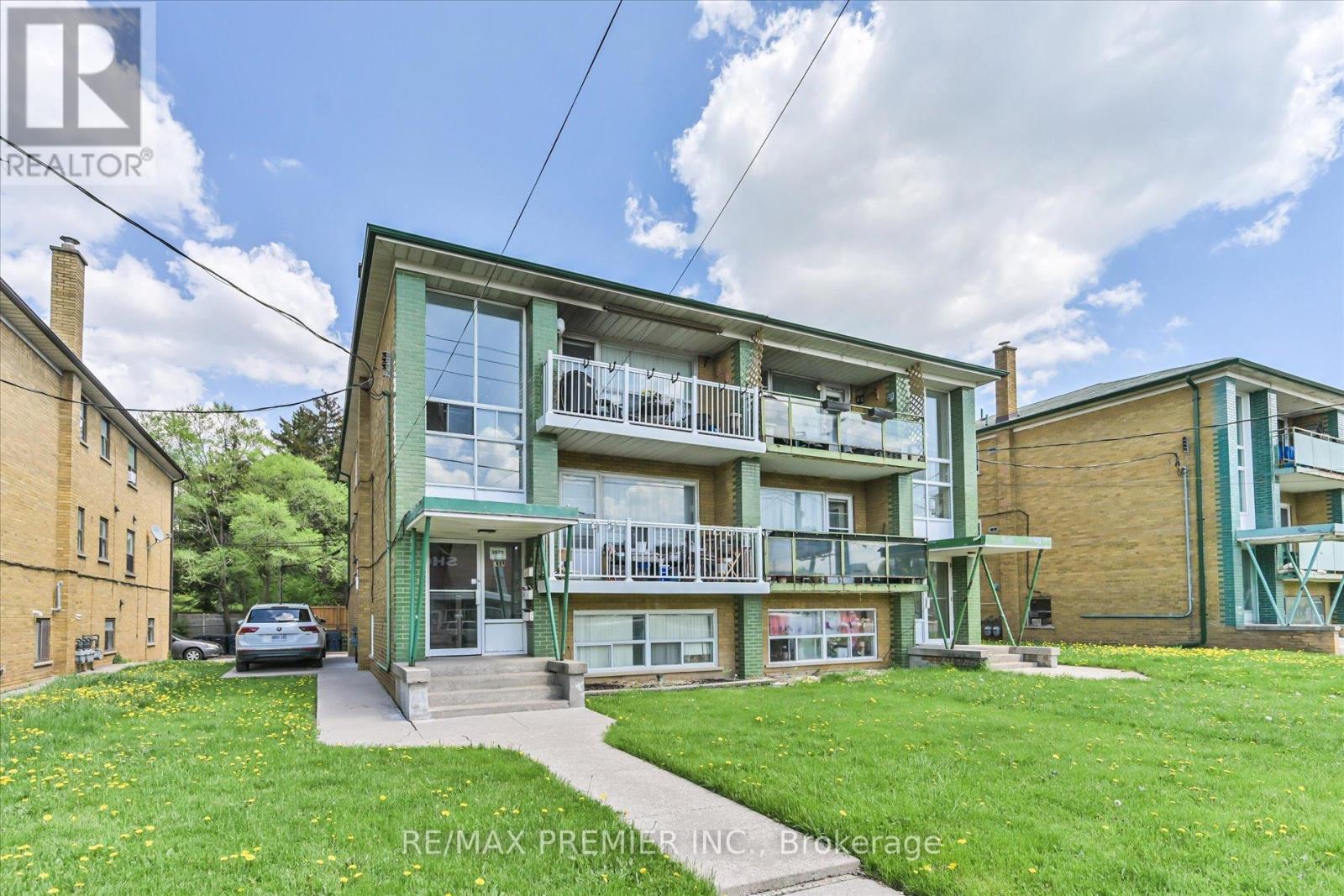 3871 BATHURST STREET, Toronto, Ontario
