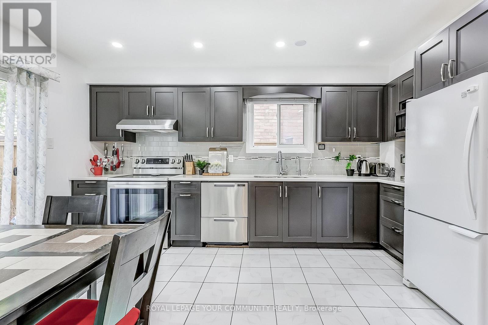 660 Foxwood Trail, Pickering, Ontario  L1V 3X8 - Photo 13 - E12159495