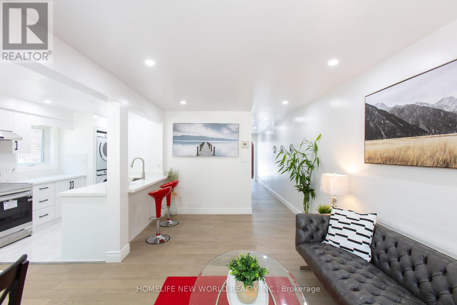 Property at 334 CHARTLAND BOULEVARD S image 4