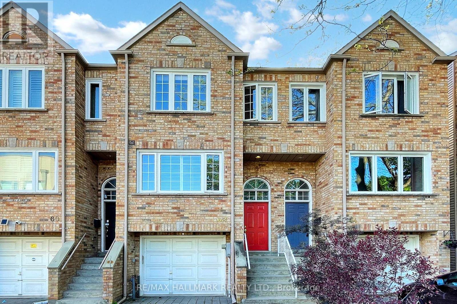 62 CURZON STREET, Toronto, Ontario