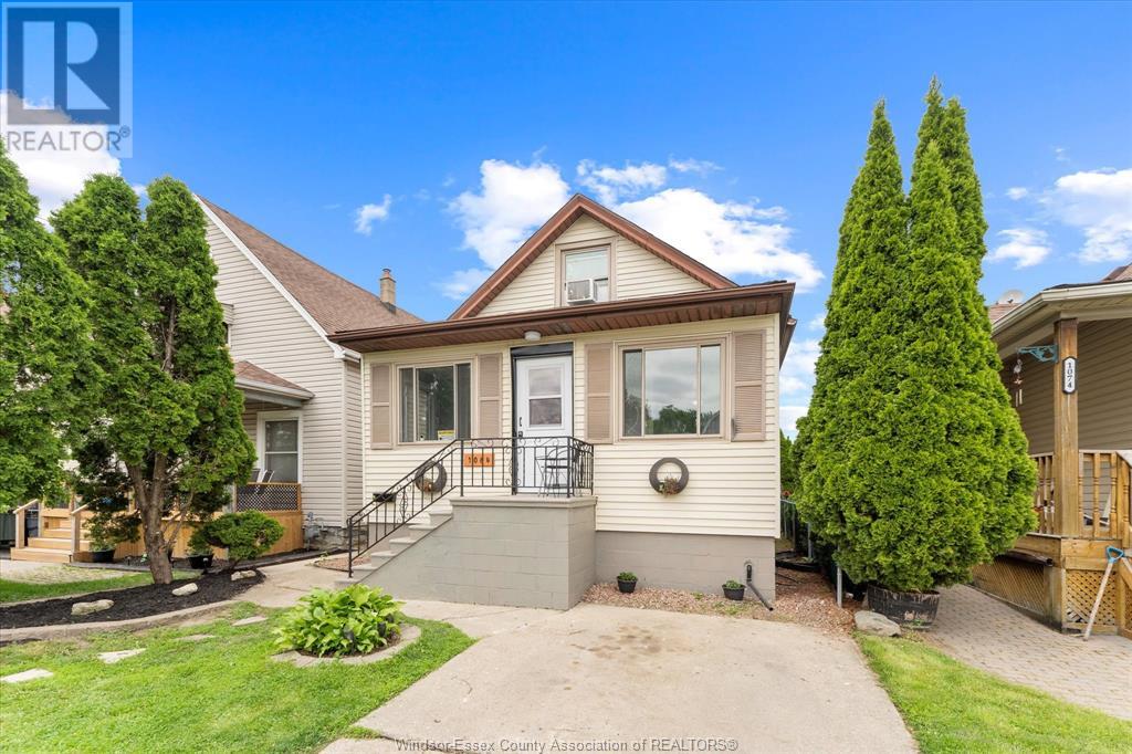 1064 Tuscarora, Windsor, Ontario  N9A 3N3 - Photo 2 - 25012521