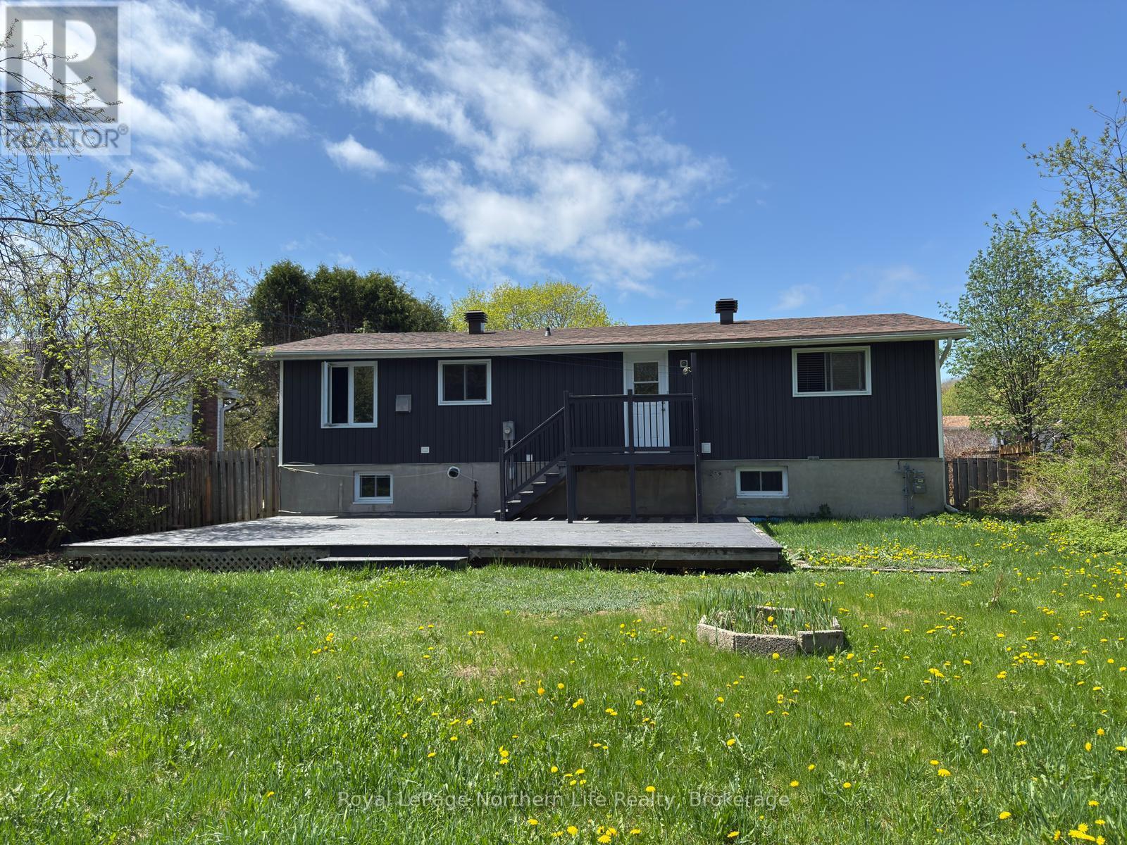 570 Ursula Street, North Bay, Ontario  P1B 8M8 - Photo 3 - X12086108