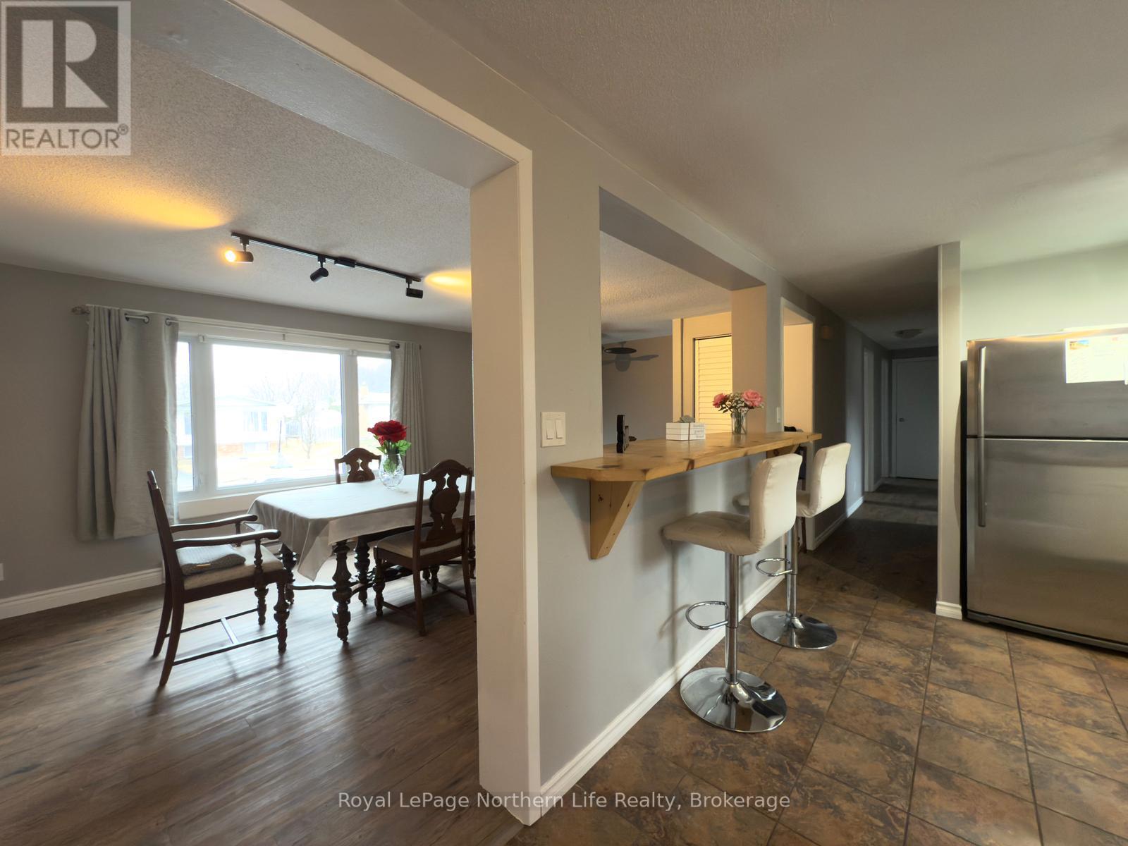 570 Ursula Street, North Bay, Ontario  P1B 8M8 - Photo 8 - X12086108
