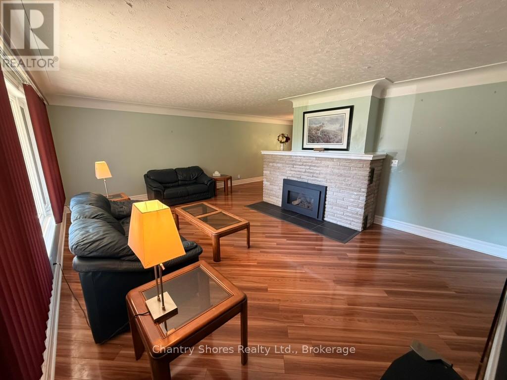 647 Eugenie Street E, Saugeen Shores, Ontario  N0H 2C4 - Photo 13 - X12149268