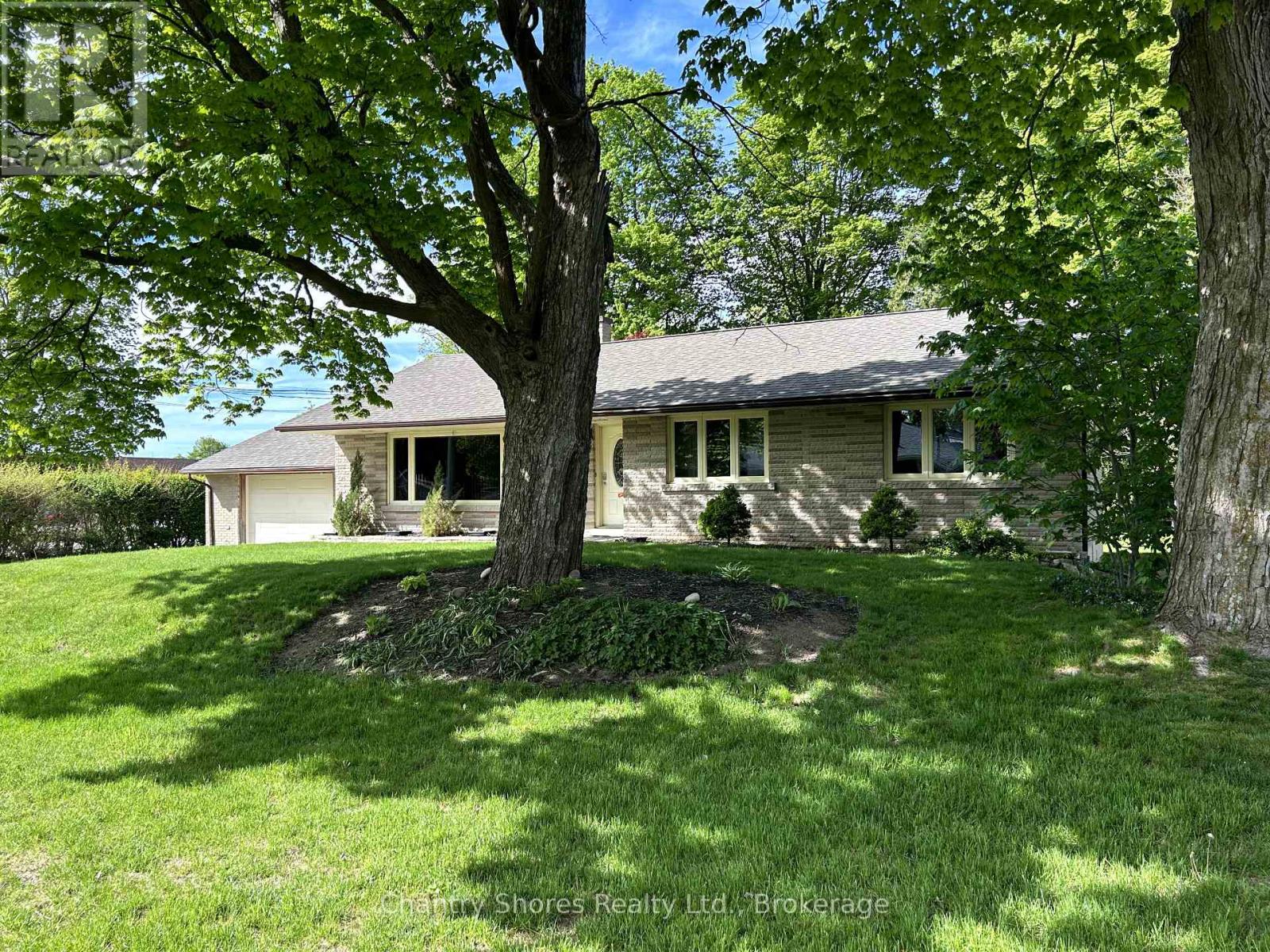 647 Eugenie Street E, Saugeen Shores, Ontario  N0H 2C4 - Photo 2 - X12149268